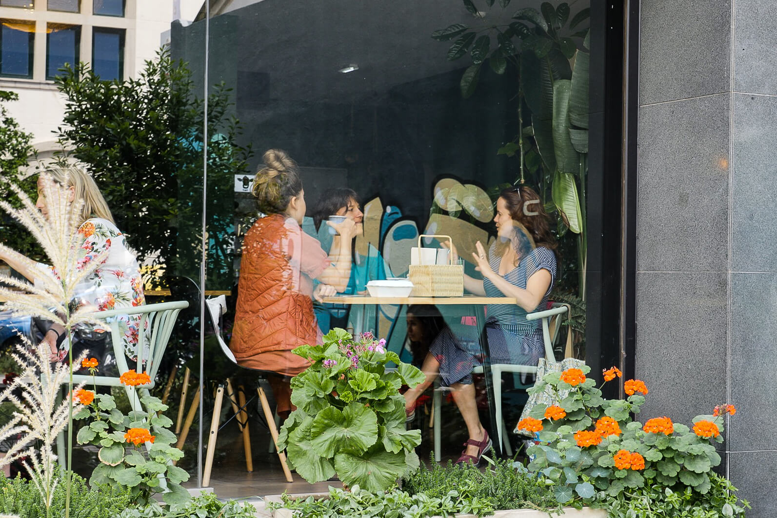 People enjoying their vegan lunch at O Botanista